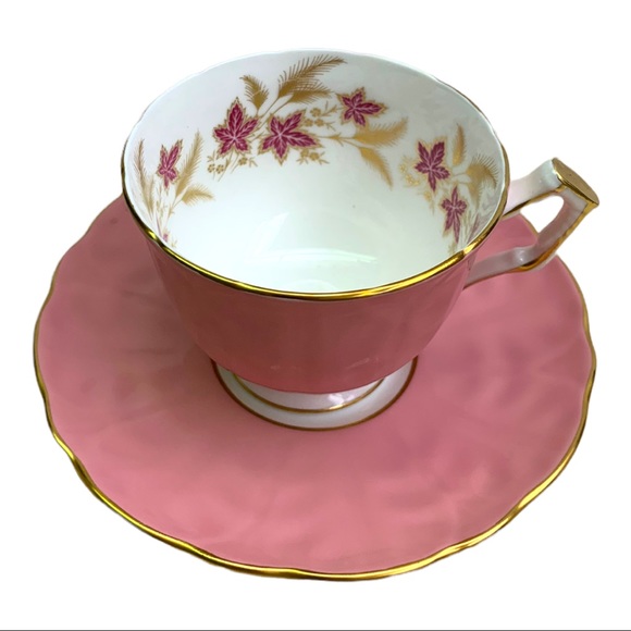 VTG AYNSLEY RARE England 1940’s Pink & Gold Leaf Filigree Crocus Teacup & Saucer - Picture 2 of 11